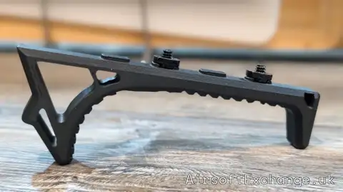 Curved Foregrip, Handstop For Airsoft. M - Lok (Keymod available)