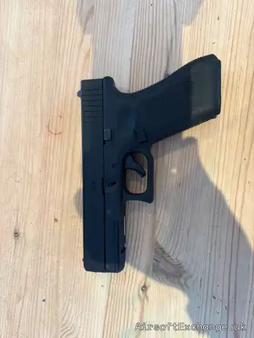 Glock 17 gen 5 blowback with two mags and drop leg holster