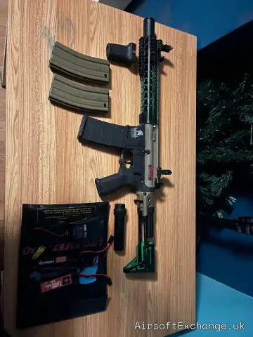 Lancer Tactical assault rifle with grip, 3 mags, 2 batteries and a charger