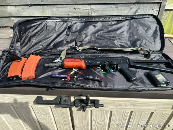 Tokyo Mauri AK47 + 2 mags plus extras