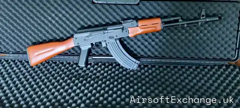 Lee Enfield Brothers in arms, AK74.