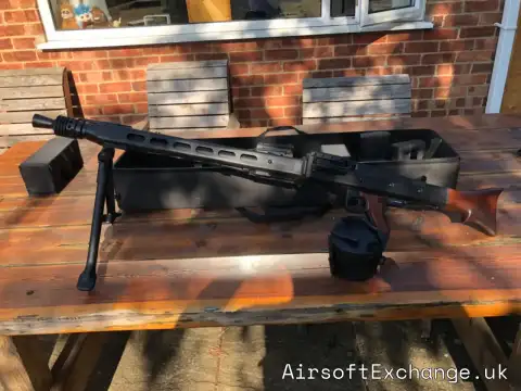AGM MG42