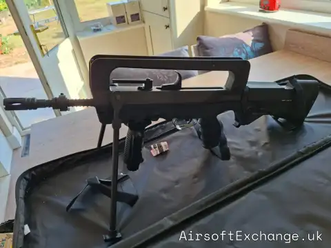 Cybergun Famas F1 £120