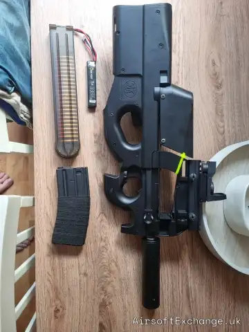 AEG P90
