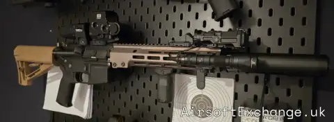 Tokyo Marui URGI GBB (Bundle/No bundle)